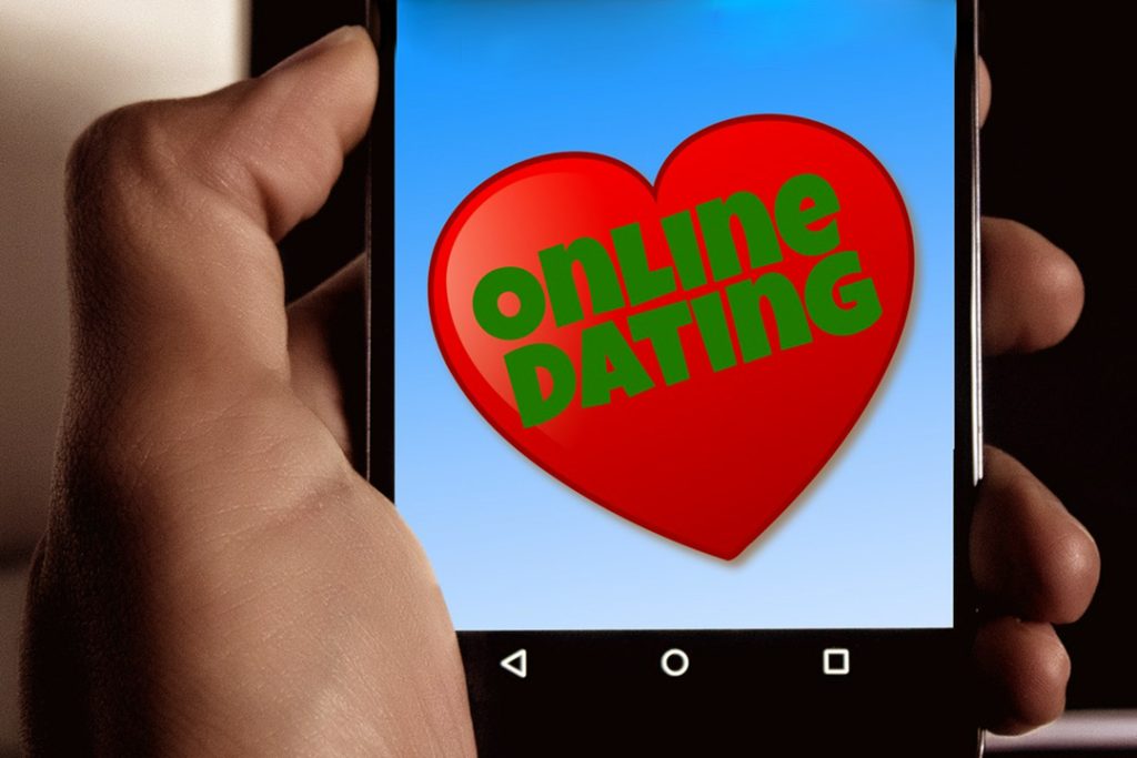 Key differences between a matchmaker and online dating sites Key differences between a matchmaker and online dating sites