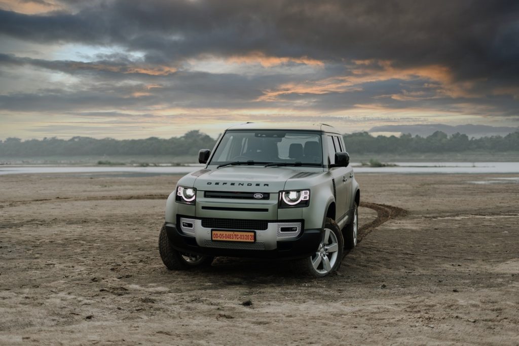 Picture of a Land Rover in the desert.